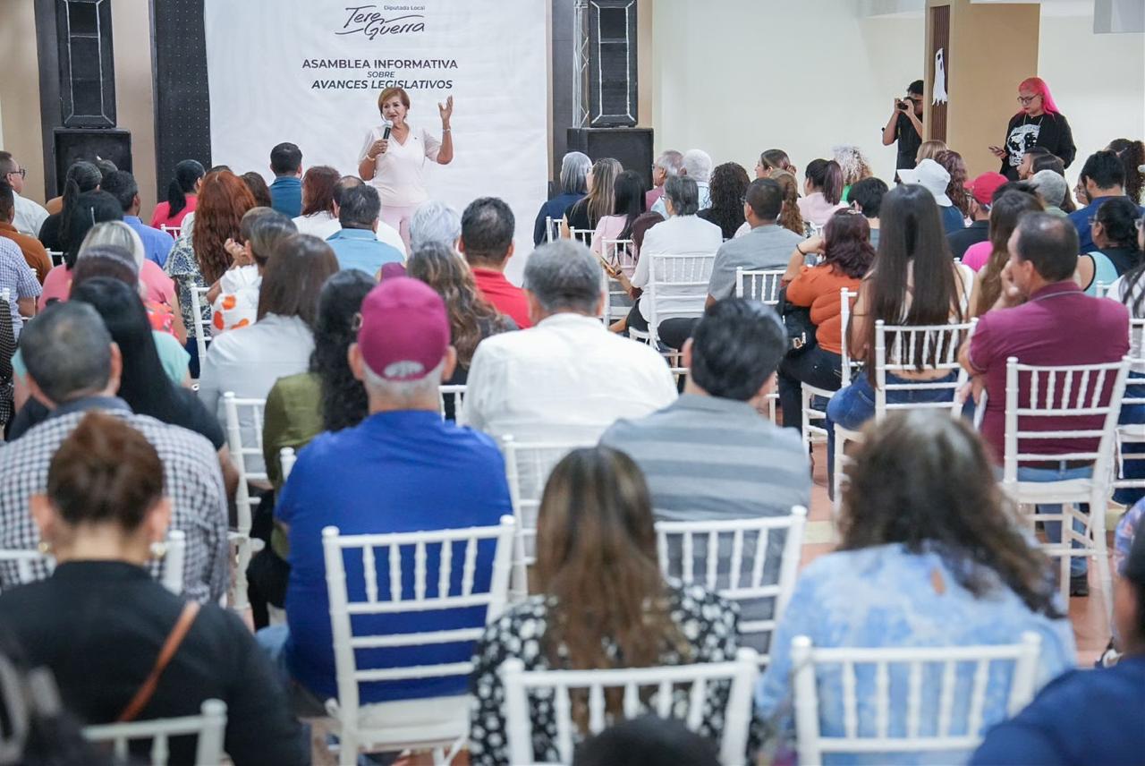 Tere Guerra en reunión con sectores sociales del municipio de Salvador Alvarado