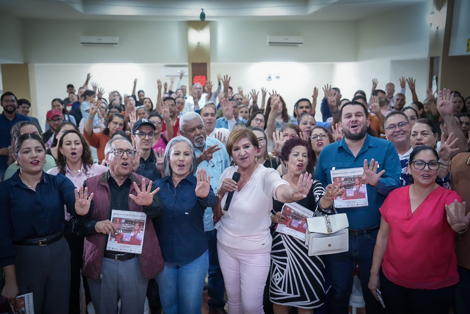 tere guerra en su recorrido por sinaloa