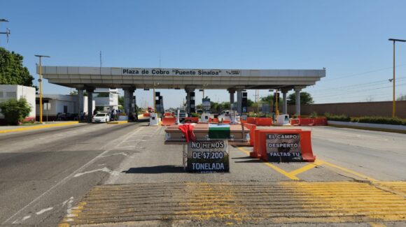“Vamos por las plantas industriales”: anuncian campesinos nuevas protestas tras liberar la caseta de Cuatro Caminos en Guasave, Sinaloa