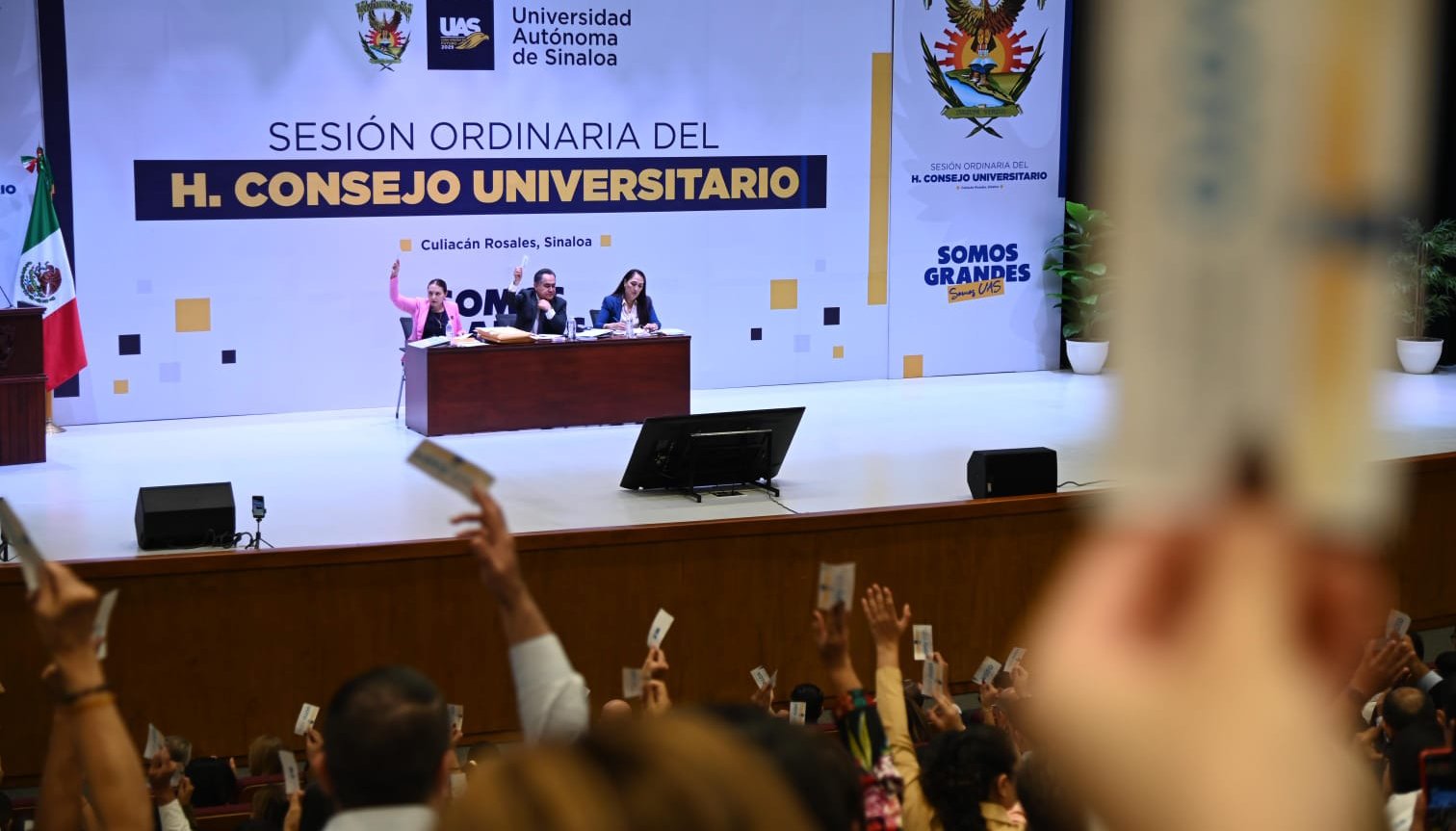 toma de protesta sesion ordinaria del consejo universitario aprueban
