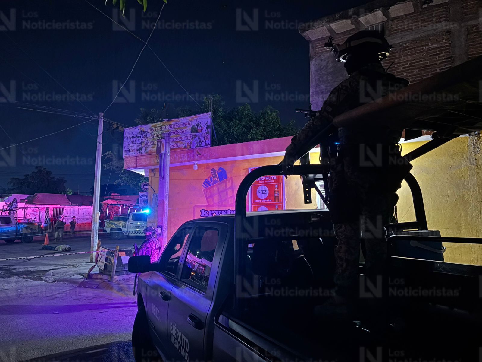 Trabajador ejecutado frente a minisúper en Capistrano, Culiacán, Sin.