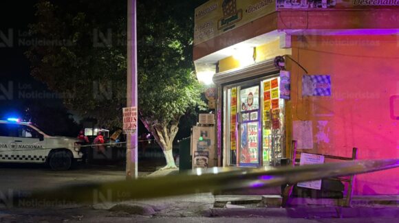 Ejecutan a trabajador de una empresa de cable frente a minisúper en Capistrano, al sur de Culiacán, Sinaloa