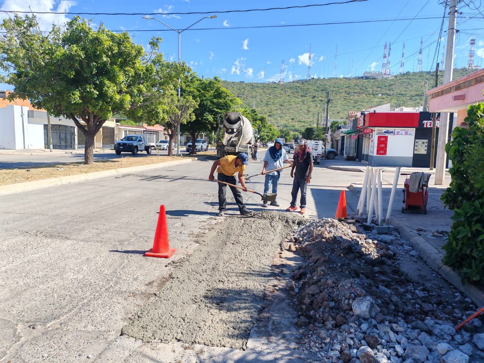 Trabajos de bacheo en Los Mochis, Sinaloa