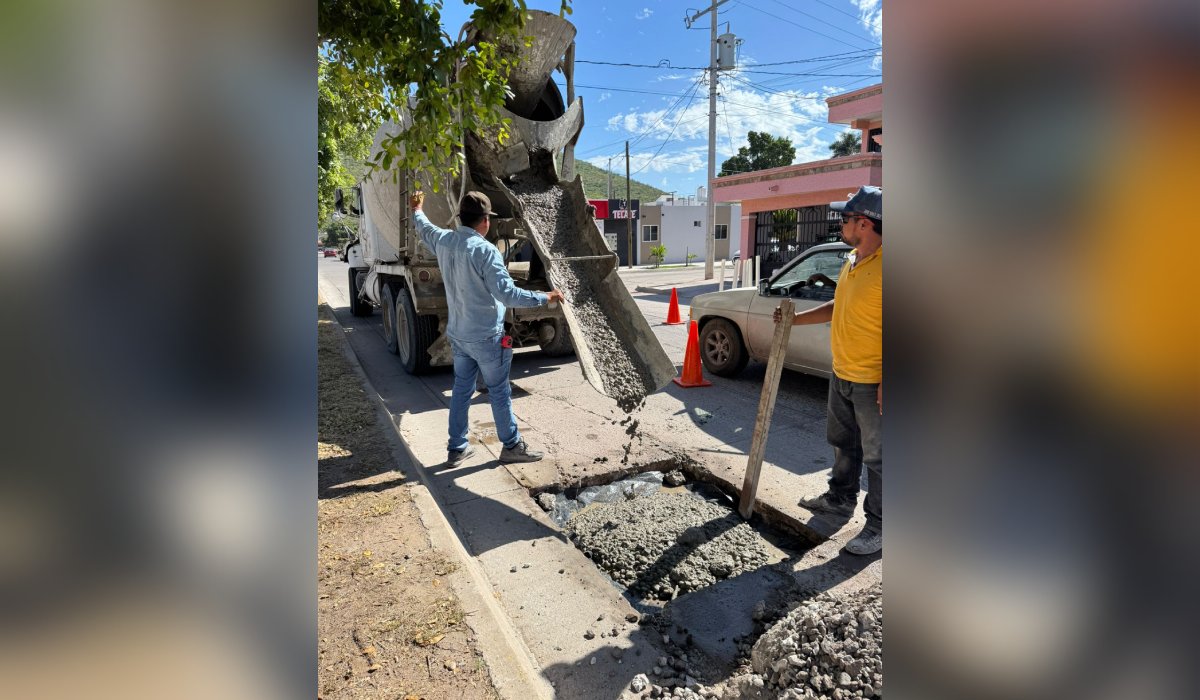 Trabajos de bacheo en Los Mochis, Sinaloa