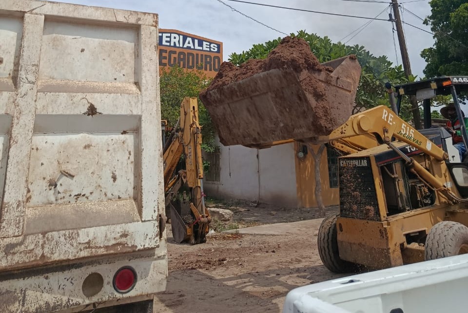 Rehabilitan 9 obras de drenaje colapsado en Juan José Ríos