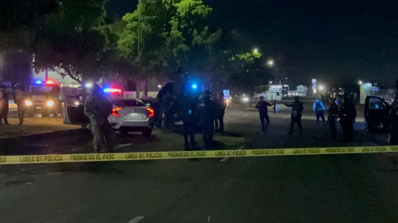 Tránsito ejecutado por el bulevar Pedro Infante, en Culiacán, Sinaloa