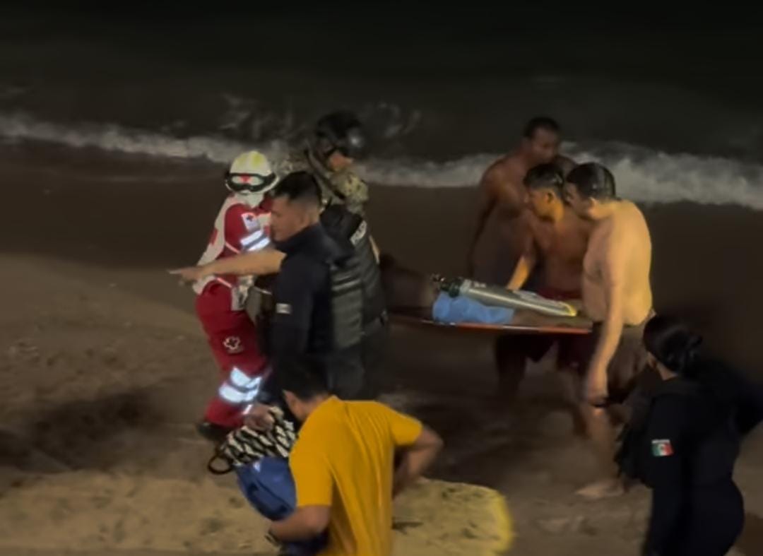 Turista rescatado del mar en Olas Altas, Mazatlán, Sinaloa
