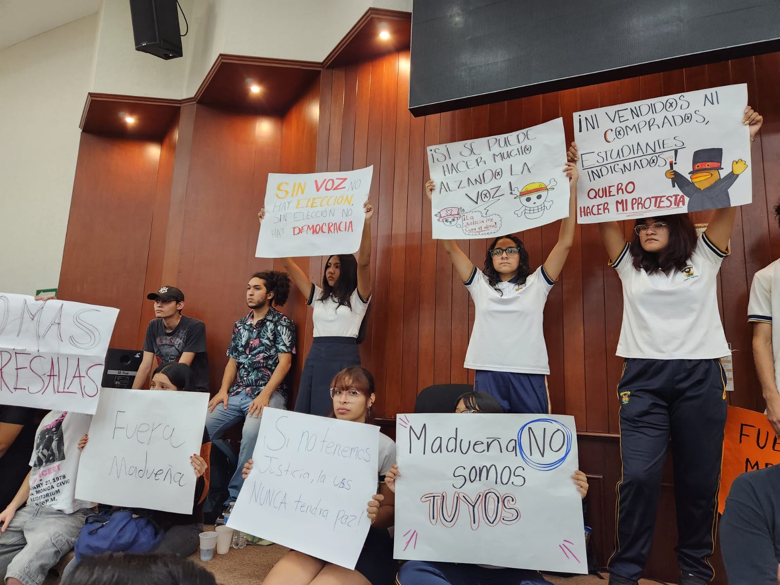 Universitarios en Pleno