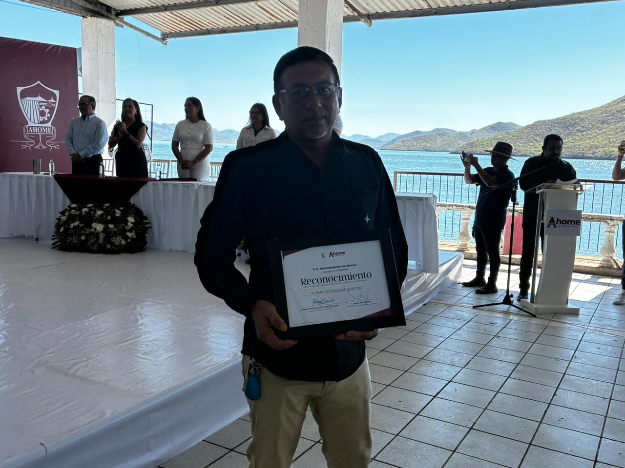 Reconoce a ciudadanos ejemplares en marco de 139 aniversario de Topolobampo en Ahome, Sinaloa