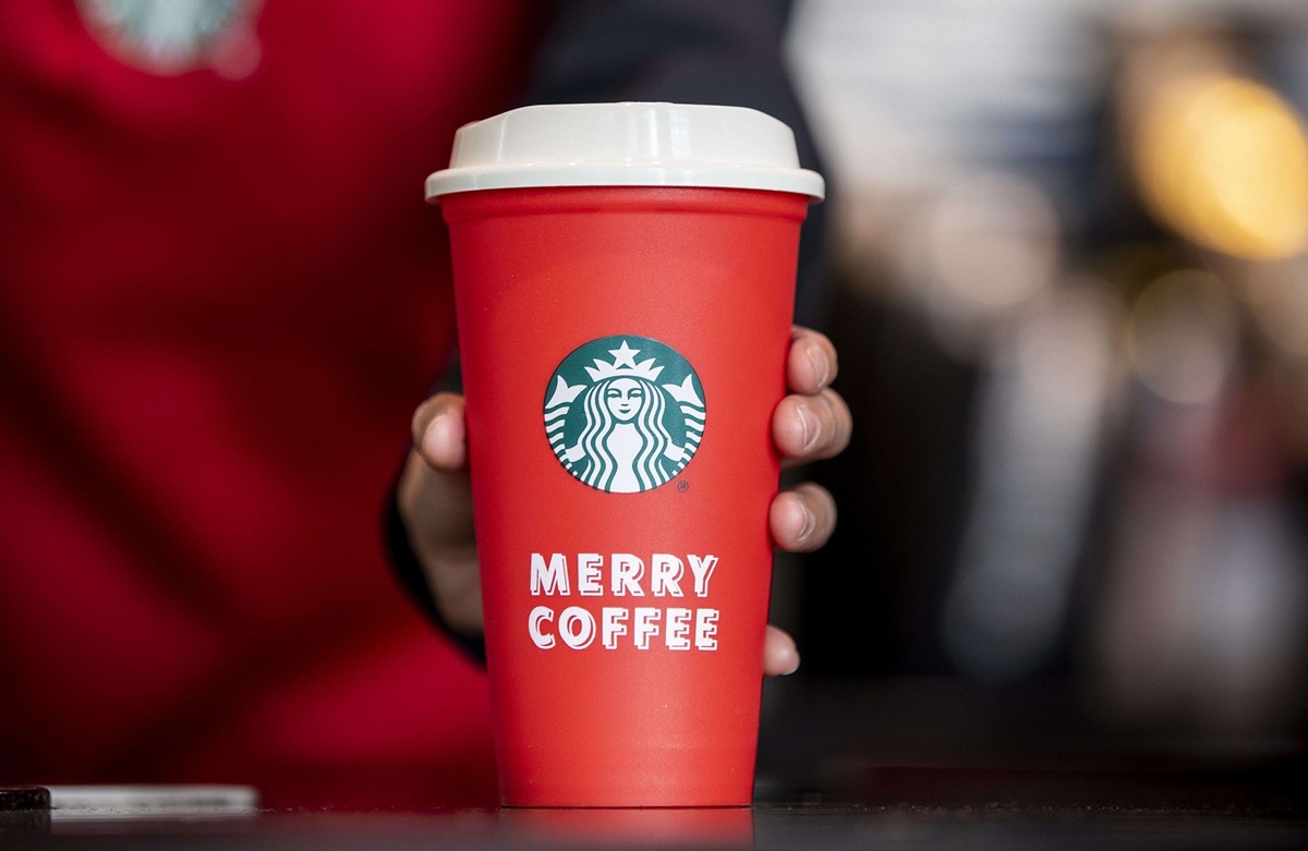 Vaso reutilizable rojo navideño de Starbucks