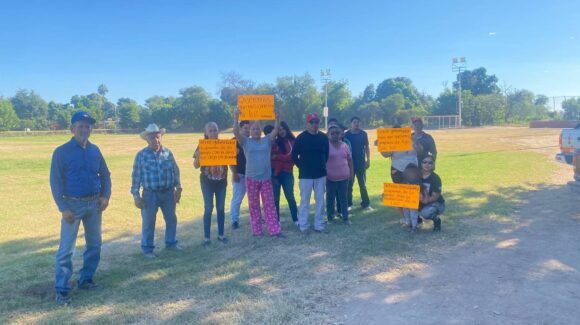 Vecinos de Carboneras protestan en Guasave, Sinaloa: exigen terminar el estadio de beisbol abandonado desde 2022