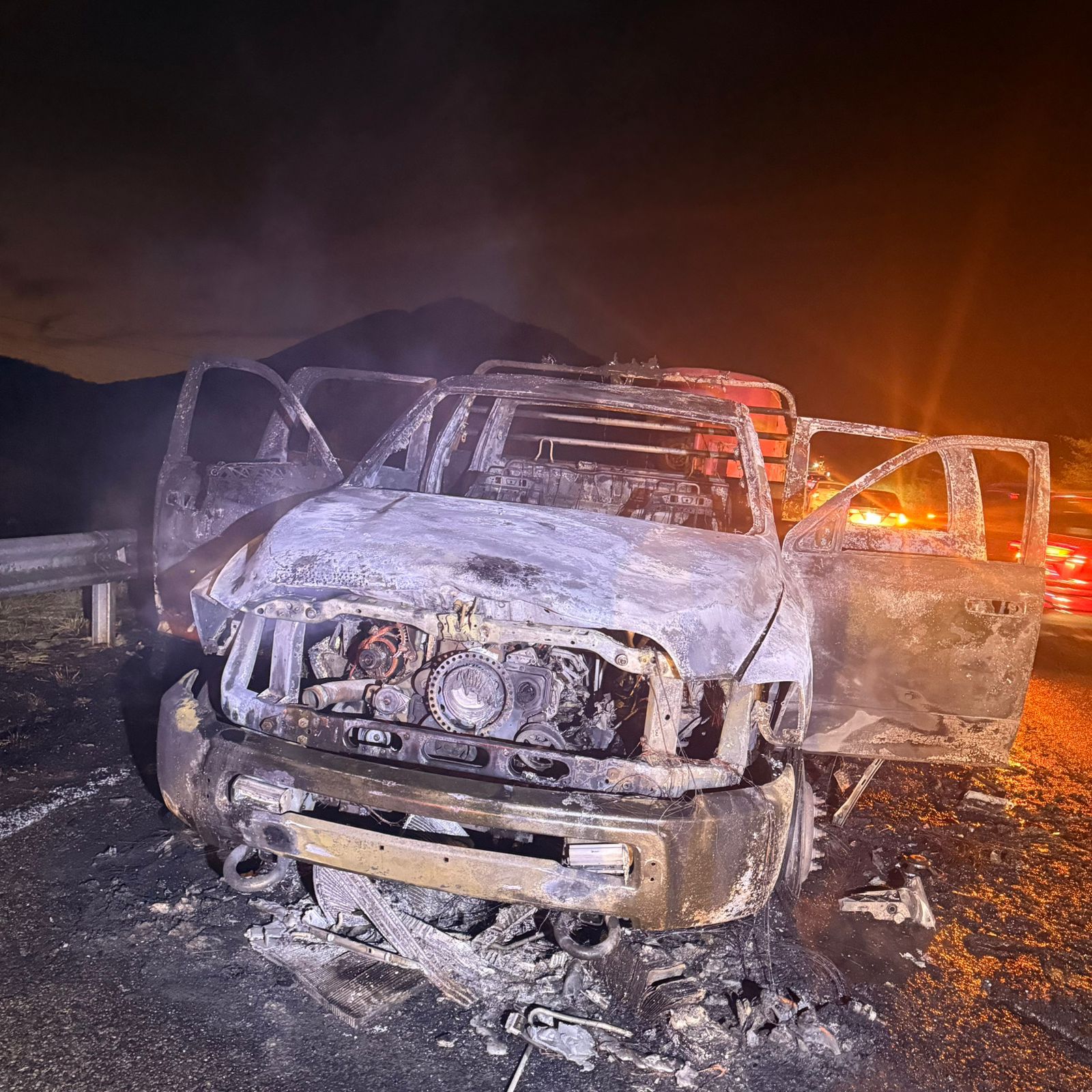 Vehículo incendiado en el tramo Pericos-Guamúchil