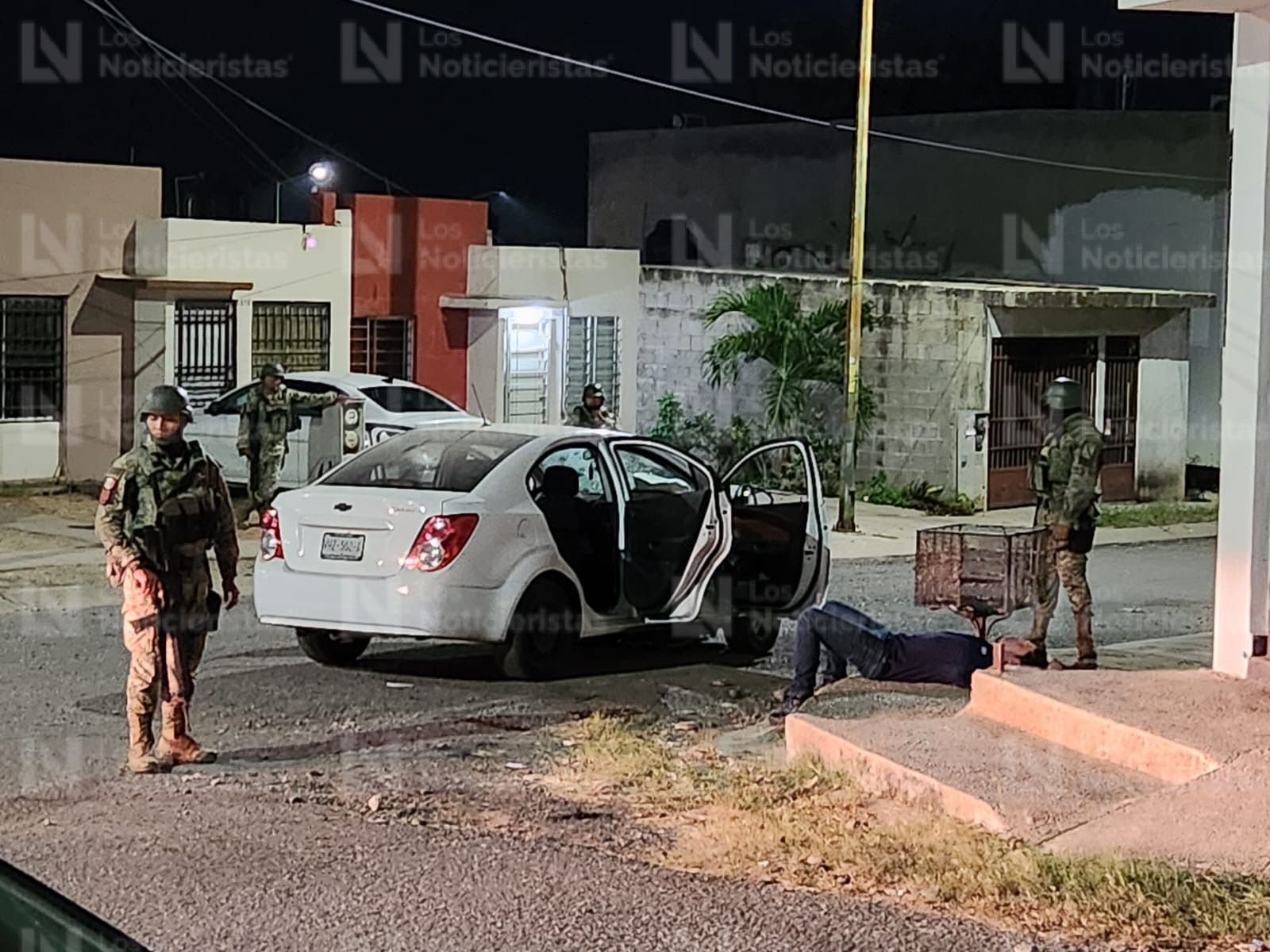 Vehículo que arrolló a motociclista frente Plaza San Isidro, en Culiacán