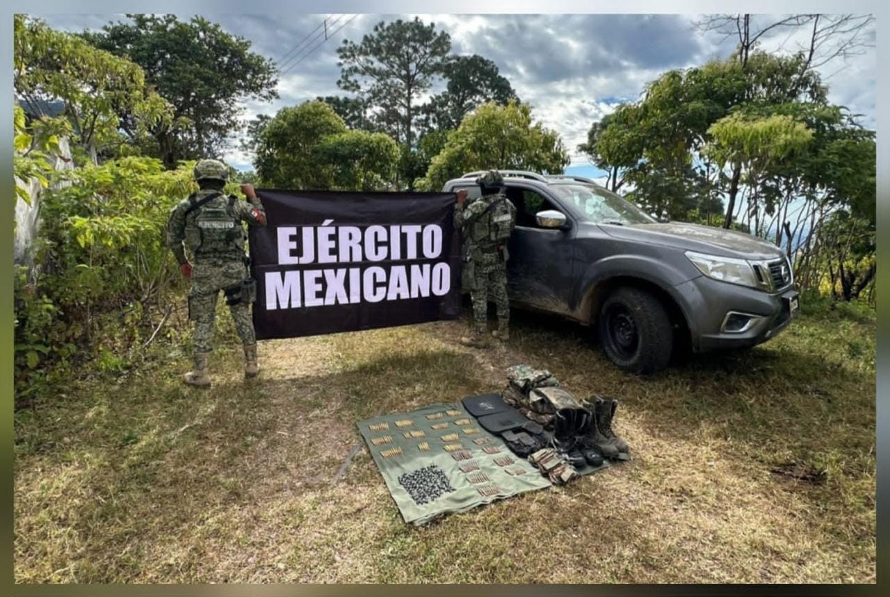 Vehículo y material bélico asegurado en Concordia, Sinaloa