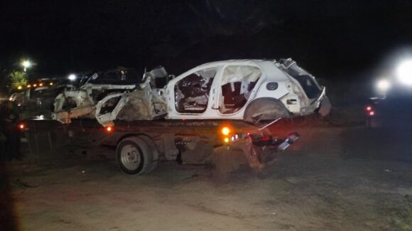Hallan alrededor de 40 vehículos robados en un predio cerca de Eldorado, Sinaloa