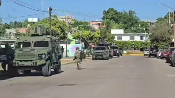Reportan el ingreso de civiles heridos al Hospital IMSS luego de presunto enfrentamiento contra militares en El Rosario, Sinaloa
