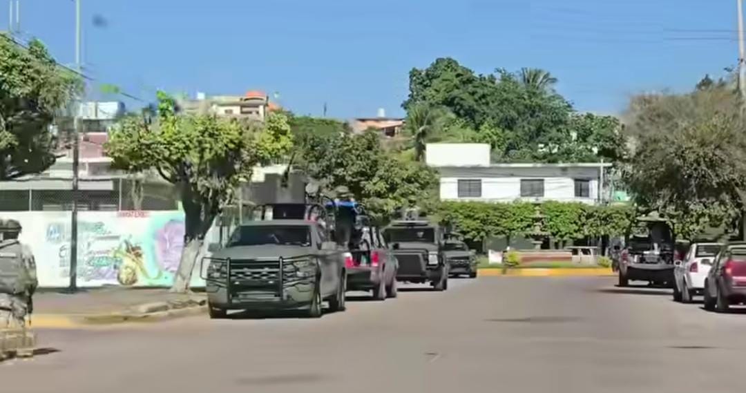 Militares afuera del Hospital IMSS en Rosario