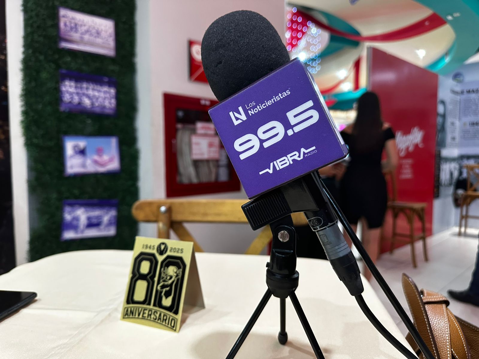 Micrófono de Los Noticieristas