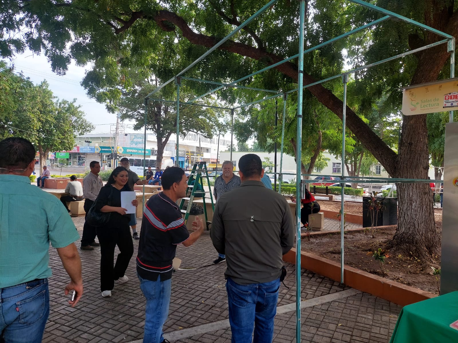 Instalan la Verbena Popular Decembrina Guamúchil