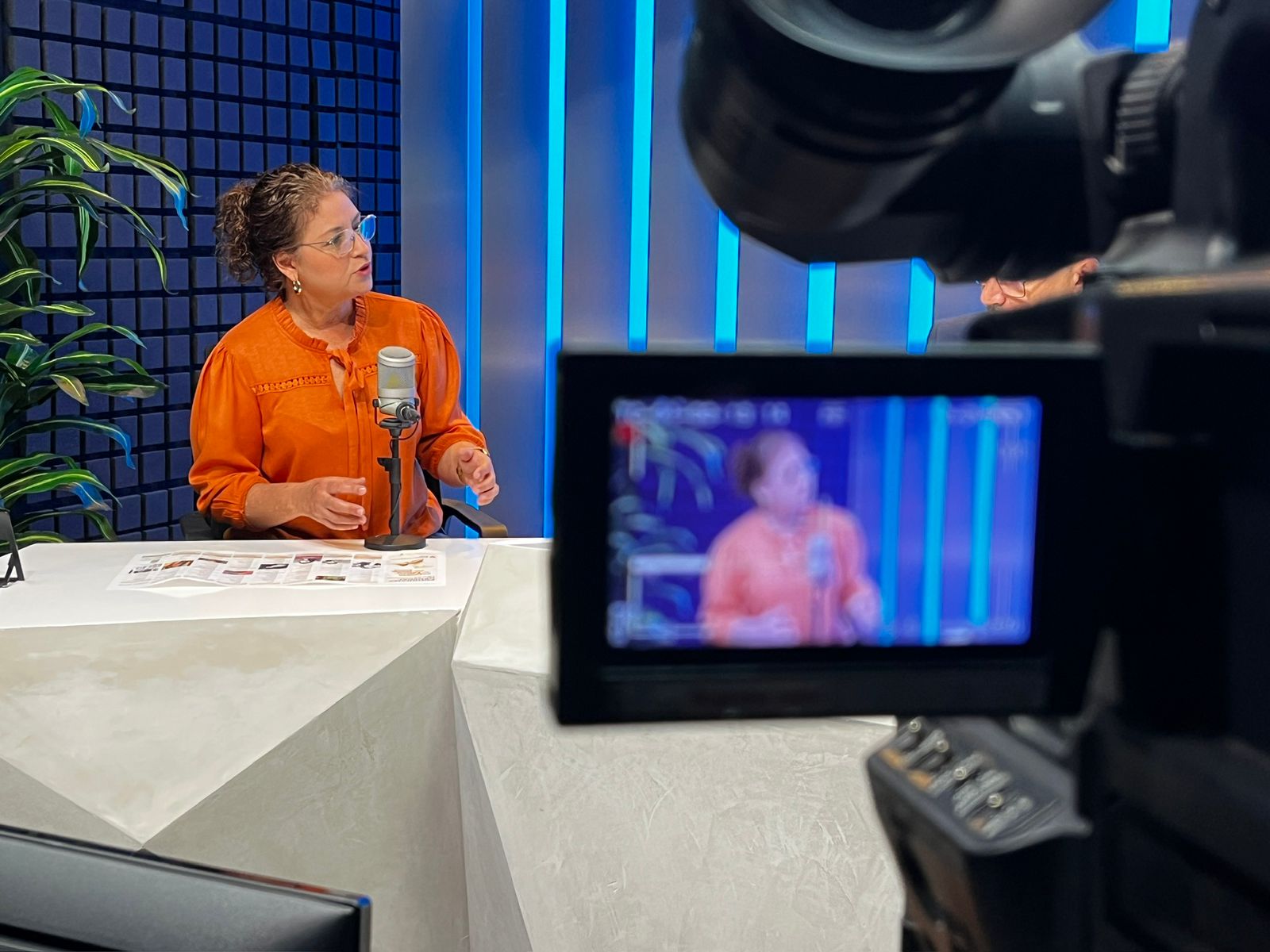 Verónica Martínez en entrevista con Omar de la Rocha en Los Noticieristas
