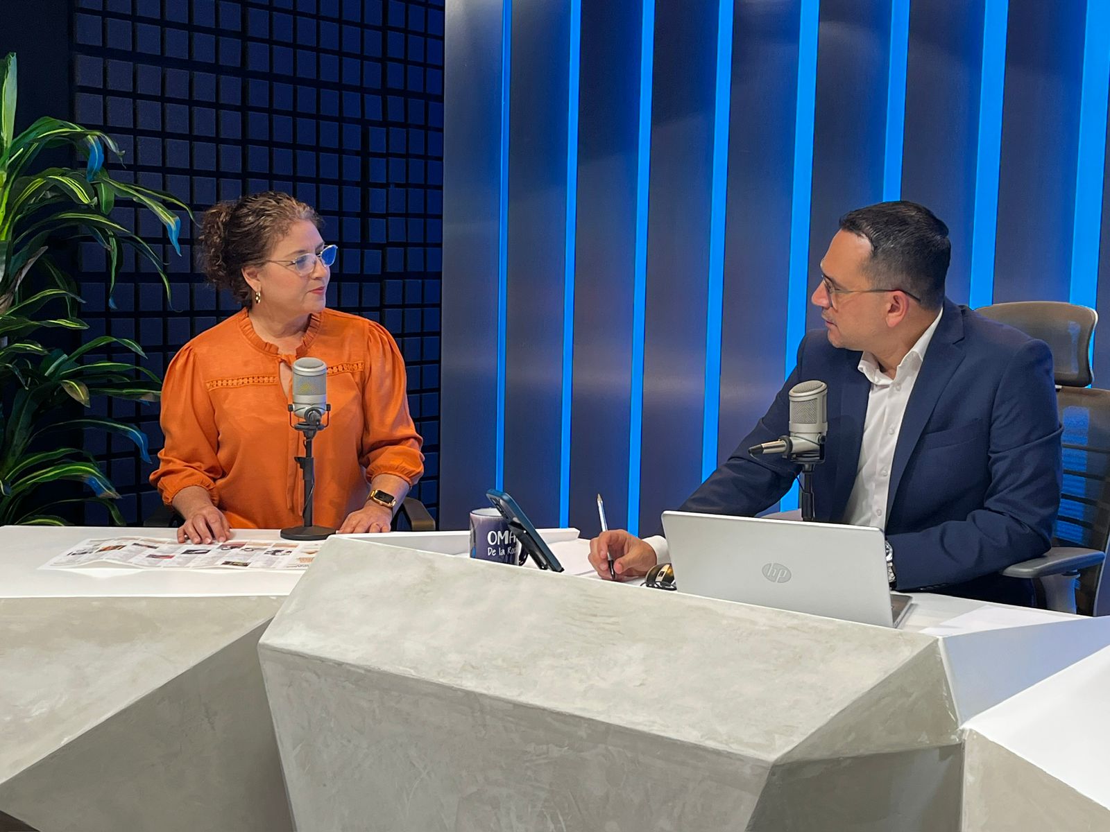 Verónica Martínez en entrevista con Omar de la Rocha en Los Noticieristas