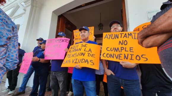 Consiguen pago de retroactivo a viuda de policía de Culiacán, Sinaloa, tras bloqueo parcial del Ayuntamiento