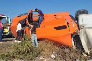 Volcadura de tráiler en Escuinapa, Sinaloa