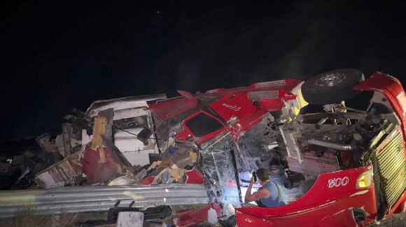 Vuelca tráiler y una persona resulta lesionada en distintos hechos en Villa Unión, Mazatlán, Sinaloa, este fin de semana