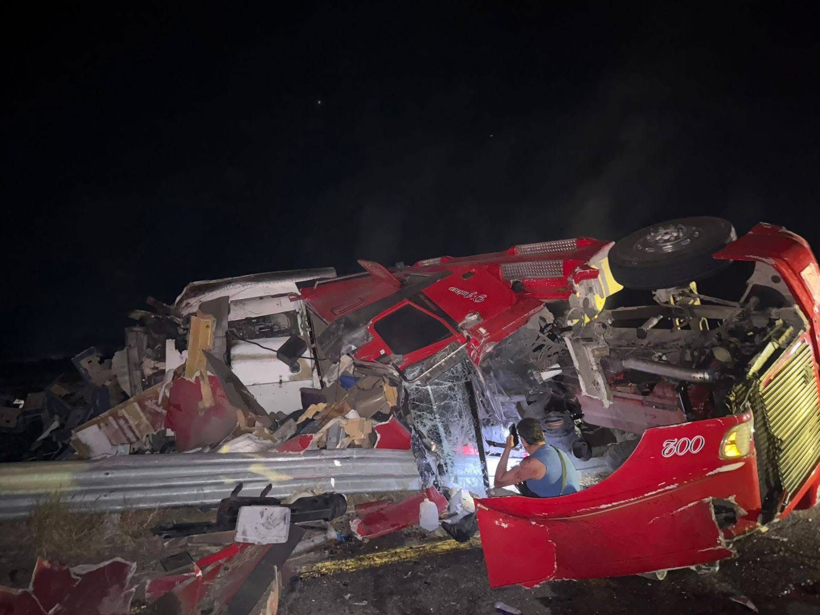 Volcadura de tráiler en Villa Unión, Mazatlán, Sinaloa