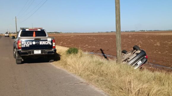Madre e hija resultan lesionadas tras volcadura en Ruiz Cortines, Guasave, Sinaloa