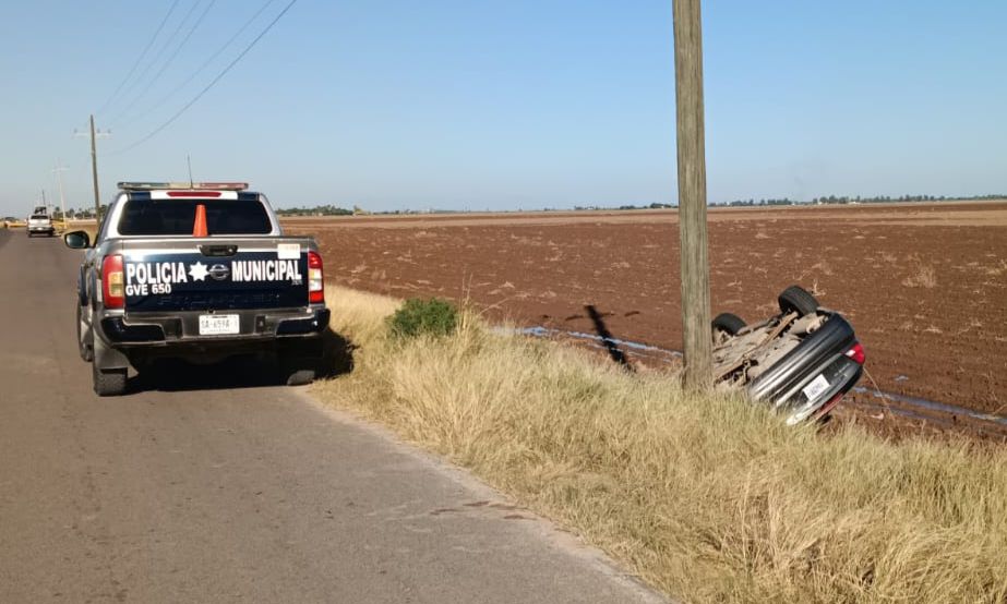 Madre e hija resultan lesionadas tras volcadura en Guasave