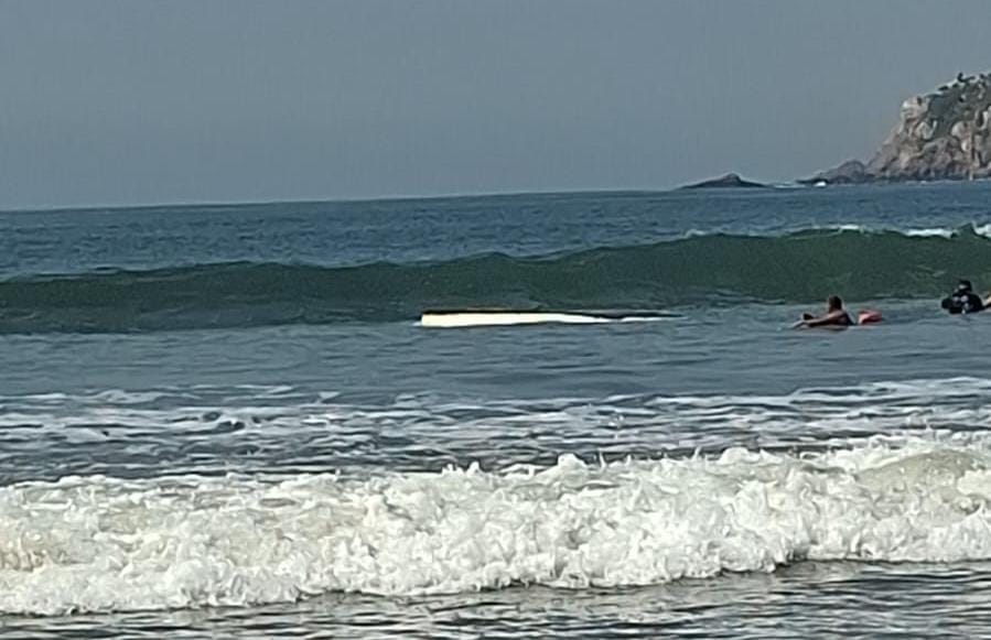 Vuelca embarcación en playa Gaviotas, Mazatlán