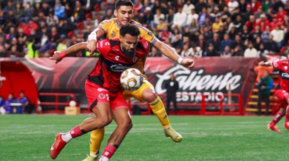 Tijuana aplasta 3-0 a Tigres y roza las semifinales del Apertura 2025 de la Liga MX