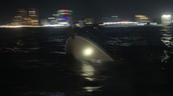 Se hunde yate en Mazatlán, Sinaloa, con 11 personas abordo; cuerpos de emergencia actuaron para su rescate