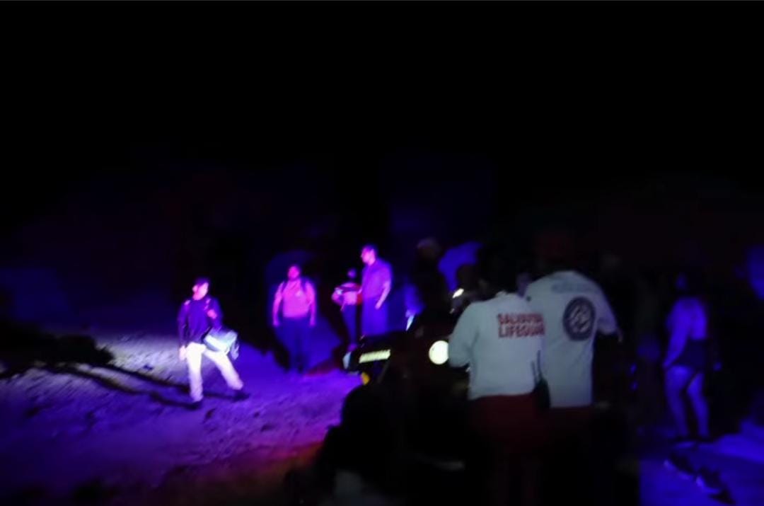 Yate se hunde en playa de Mazatlán, Sinaloa