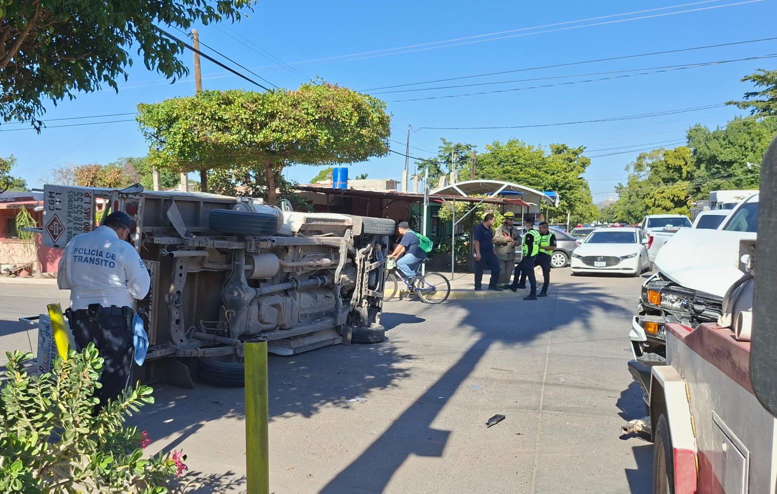 Se registra choque en la colonia Anáhuac en Los Mochis