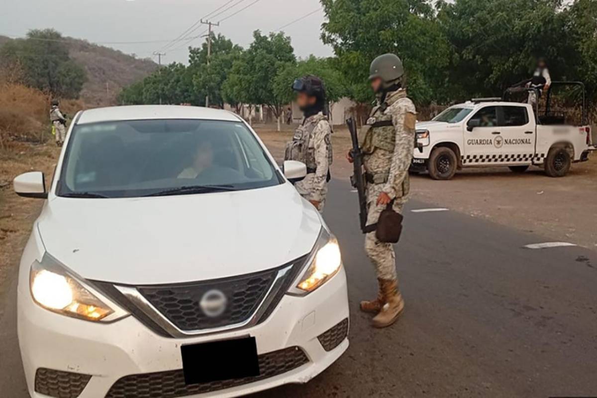 Autoridades detuvieron a 28 personas y aseguraron armas, vehículos y explosivos en Michoacán