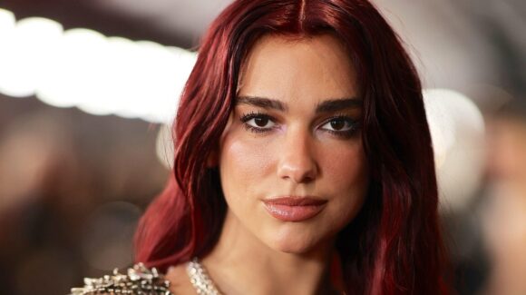 Dua Lipa demuestra su amor por México cantando “Bésame Mucho”, en su primero de tres conciertos en CDMX