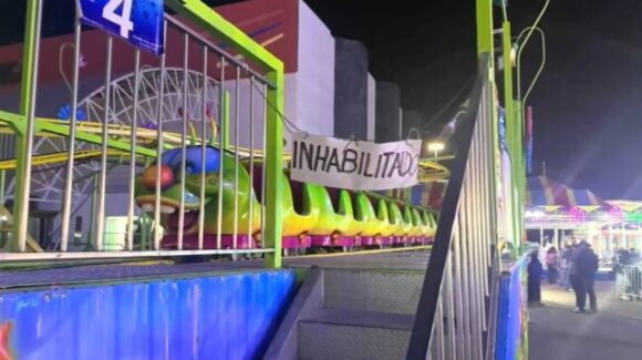Reportan grave a menor tras accidente en juego mecánico de la Feria de Durango