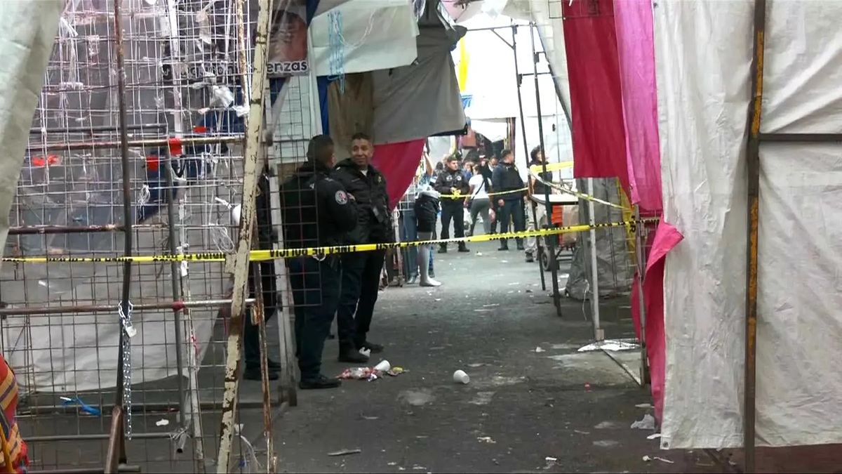 Hallan cuerpo encobijado en Tepito