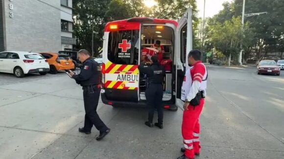 ¡Quedó inconsciente! Presunto ladrón es golpeado gravemente al ser atrapado con las manos en la masa en Guadalajara