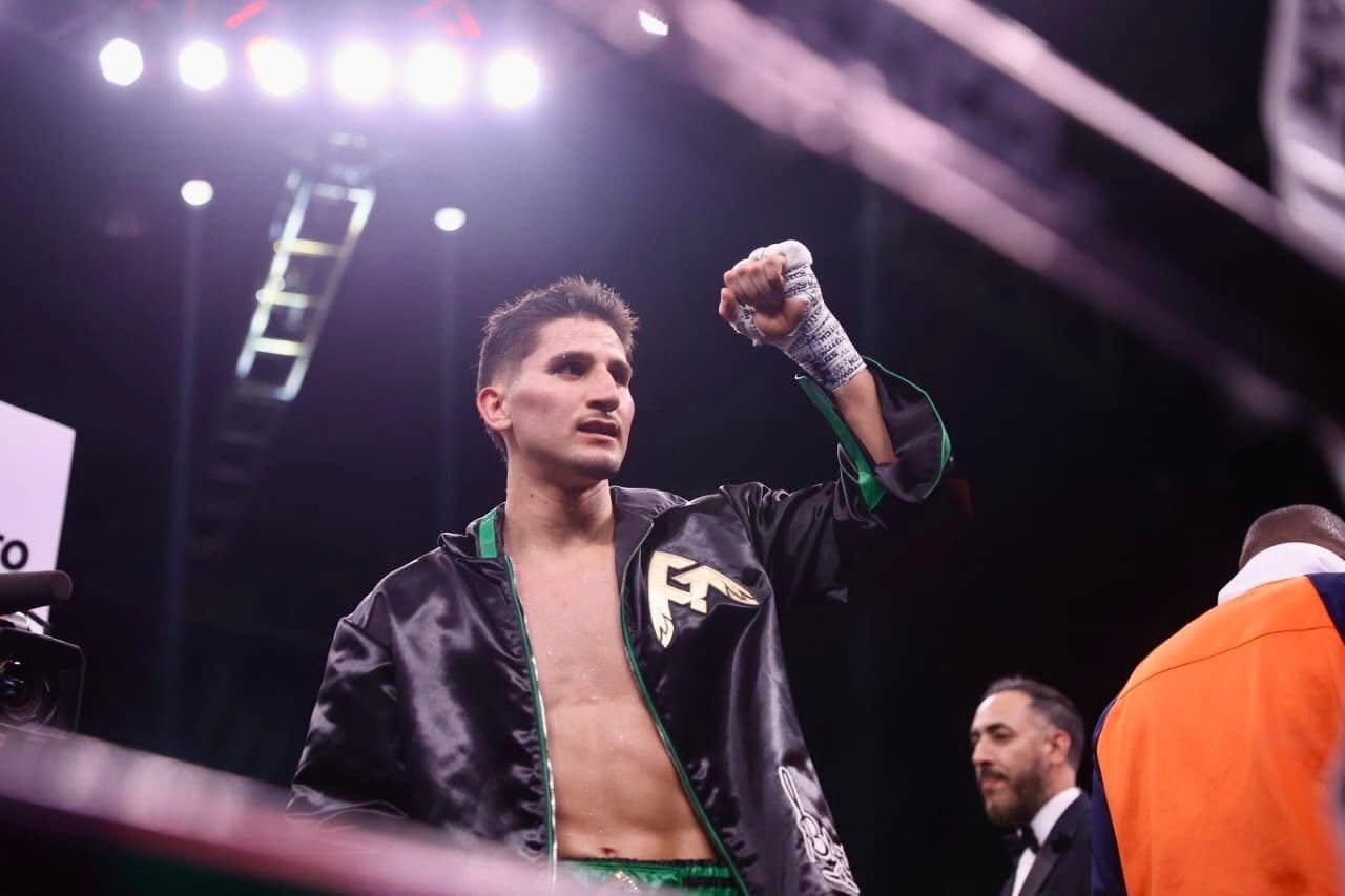 Marco Verde pelea gana pelea en Mazatlán