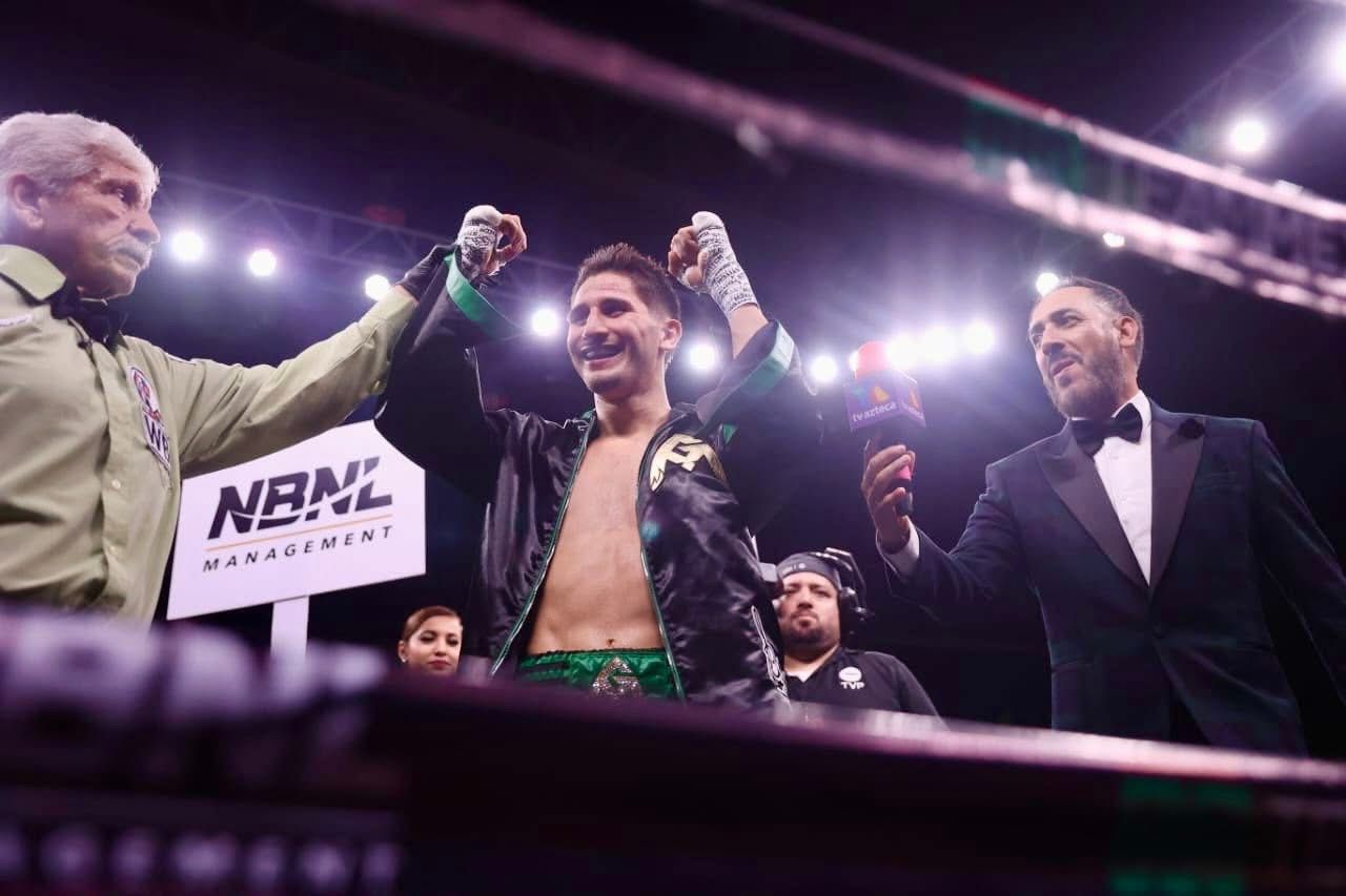 Marco Verde pelea gana pelea en Mazatlán