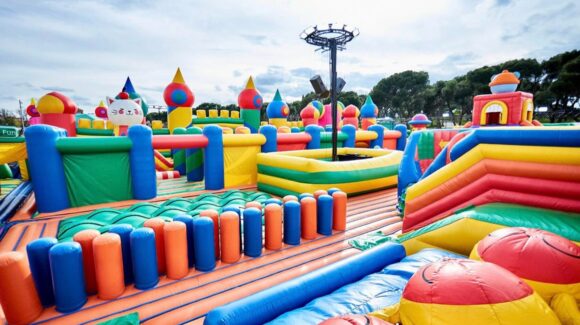 ¡El parque más inflable más grande de México llega a Guadalajara! Reto Aventura estará en la Explanada Real Center