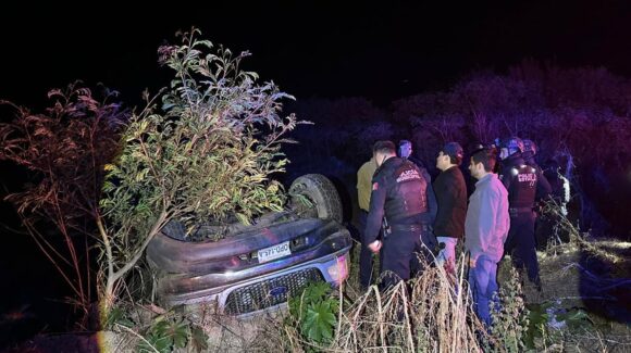 Se registra volcadura en la carretera Gato de Lara–La Reforma, en Angostura