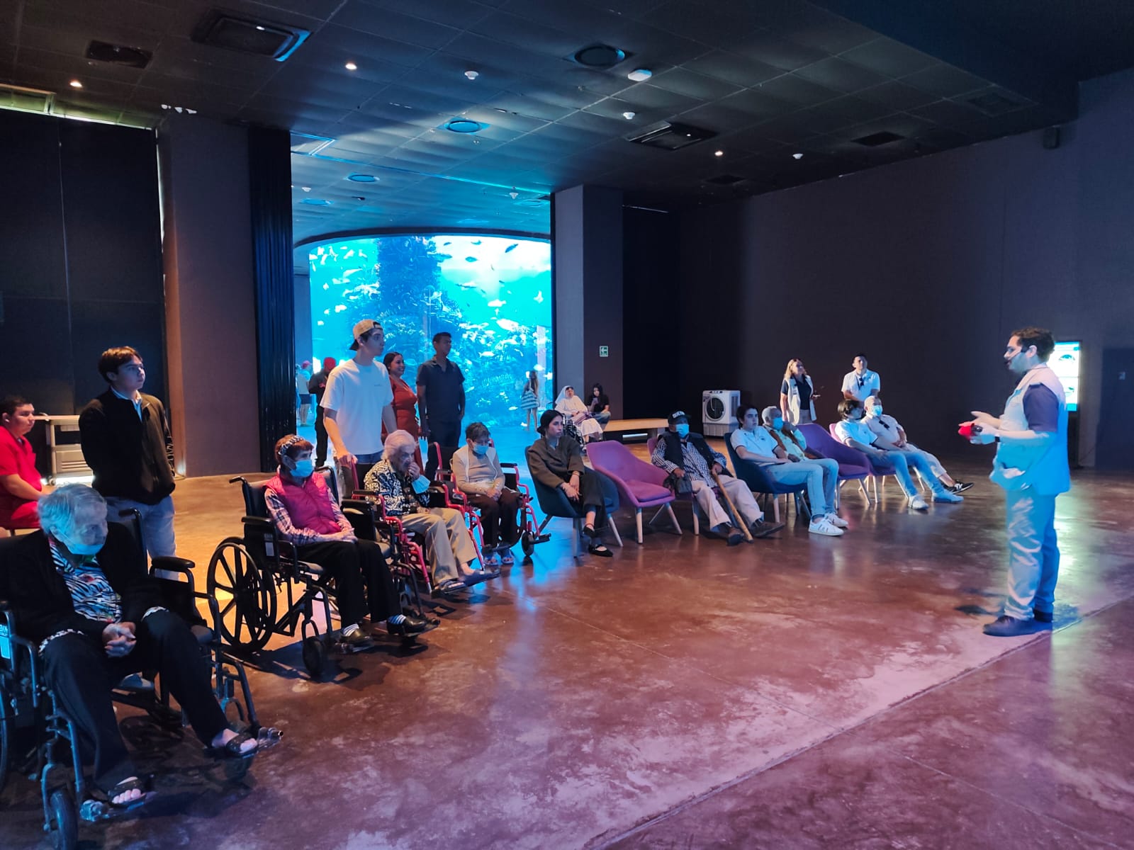 Abuelitos visitan el Gran Acuario Mazatlán