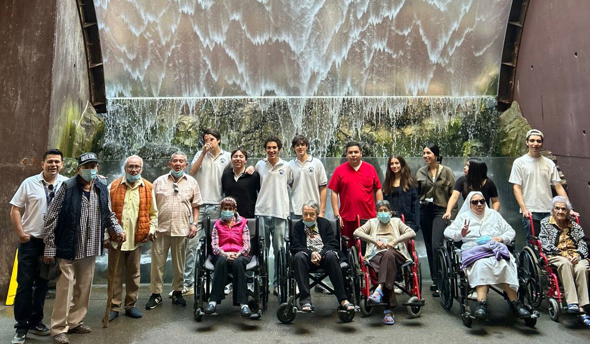 Abuelitos visitan el Gran Acuario Mazatlán