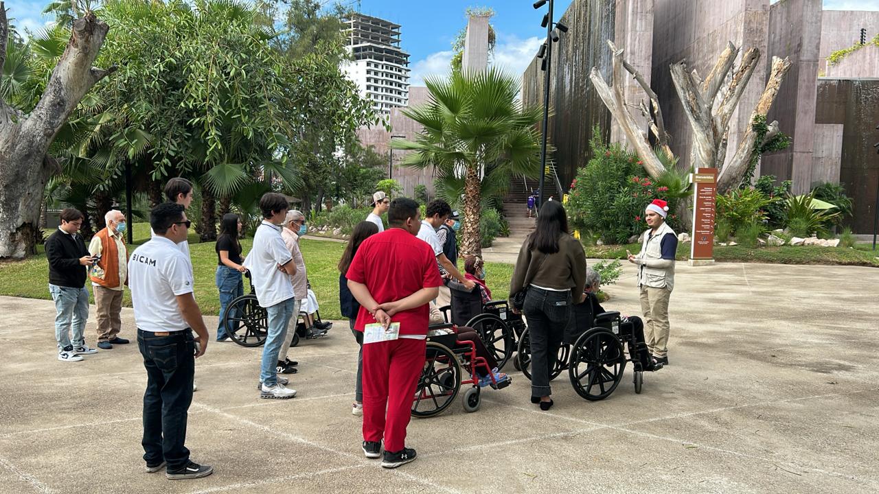 Abuelitos visitan el Gran Acuario Mazatlán