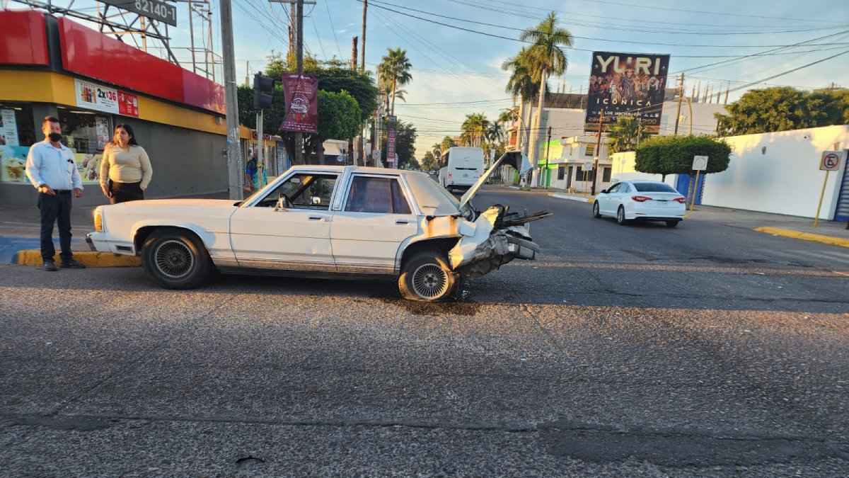 Ford Grand Marquis accidentado