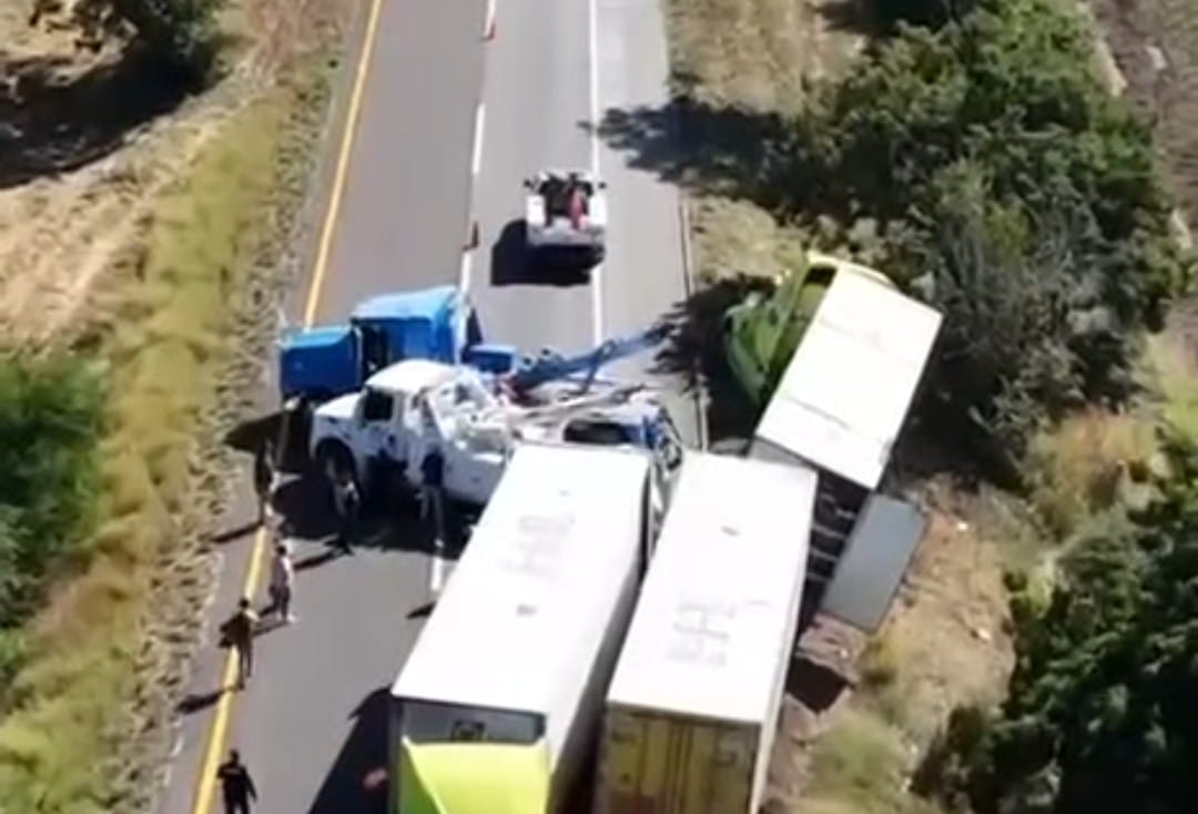 Accidente de tractocamión en Elota